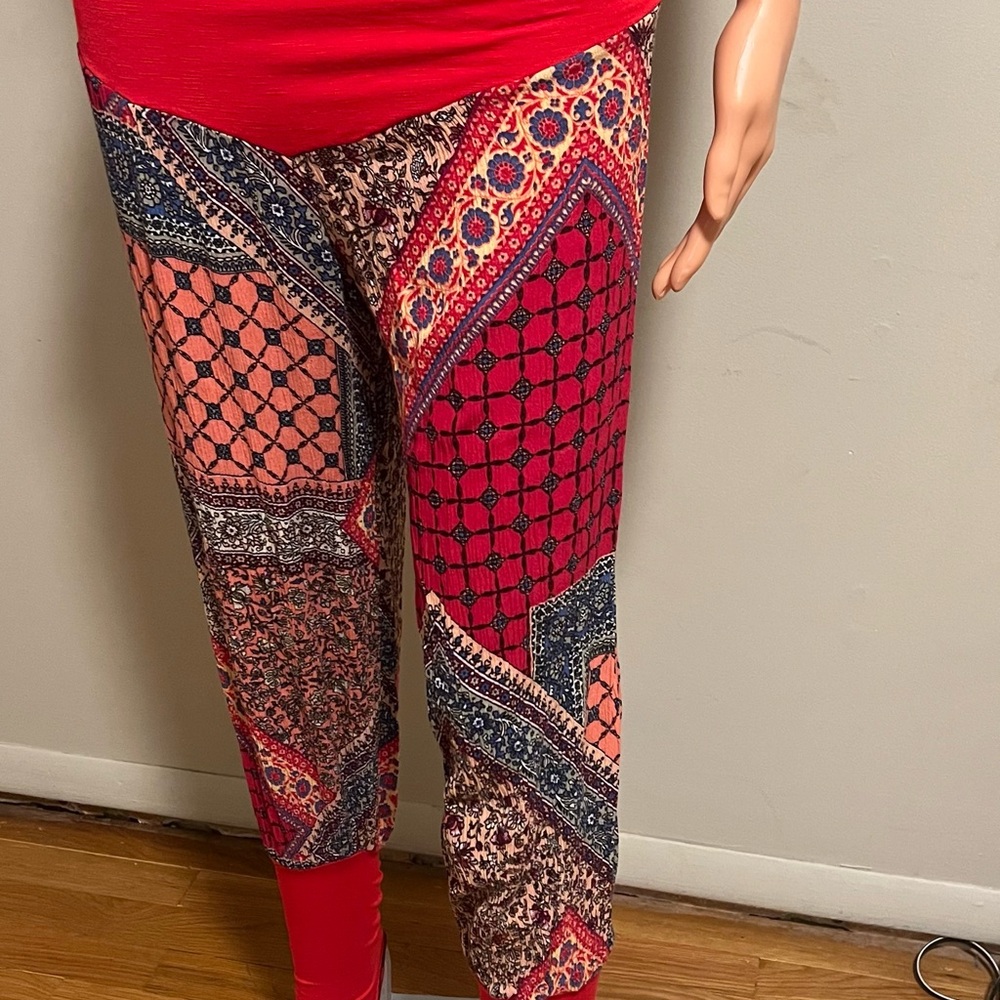 Women's Red and Black Patterned Shapewear Leggings